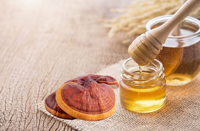 Nấm linh chi ngâm mật ong vừa tăng cường sức khỏe, vừa làm đẹp da