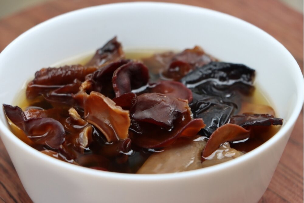 Luôn luôn ngâm nấm mèo với nước lạnh